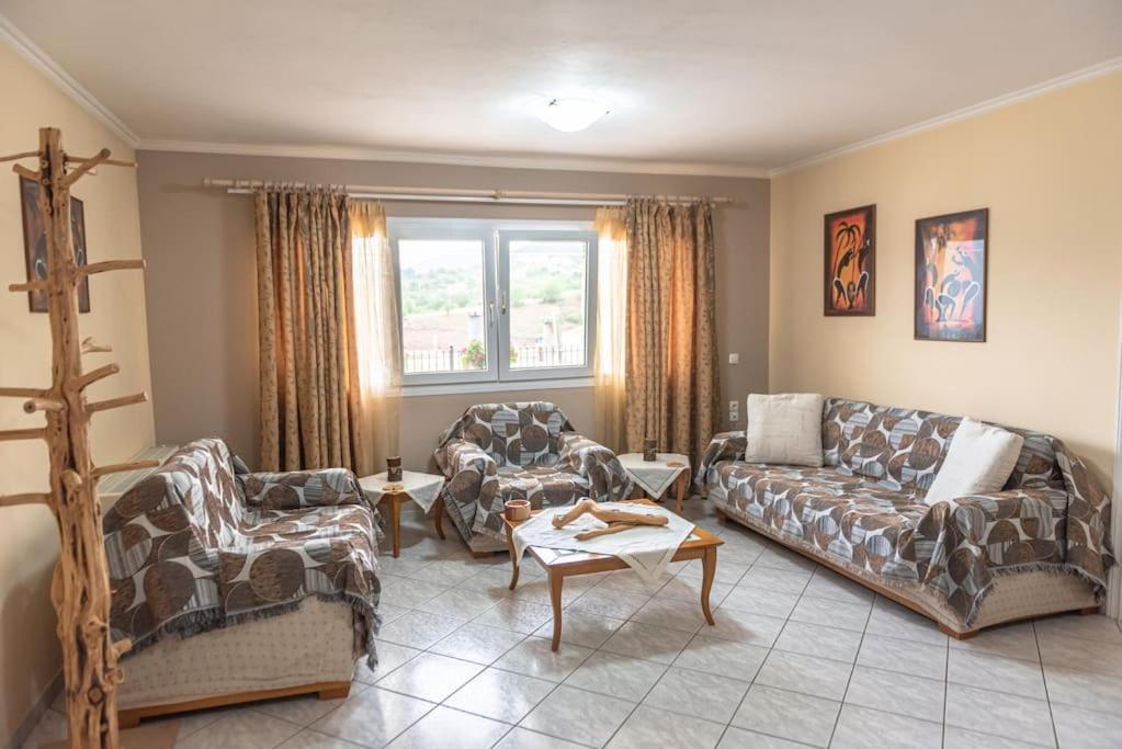 Appartamento Dimitri'S Mountain House Karpenísion Esterno foto