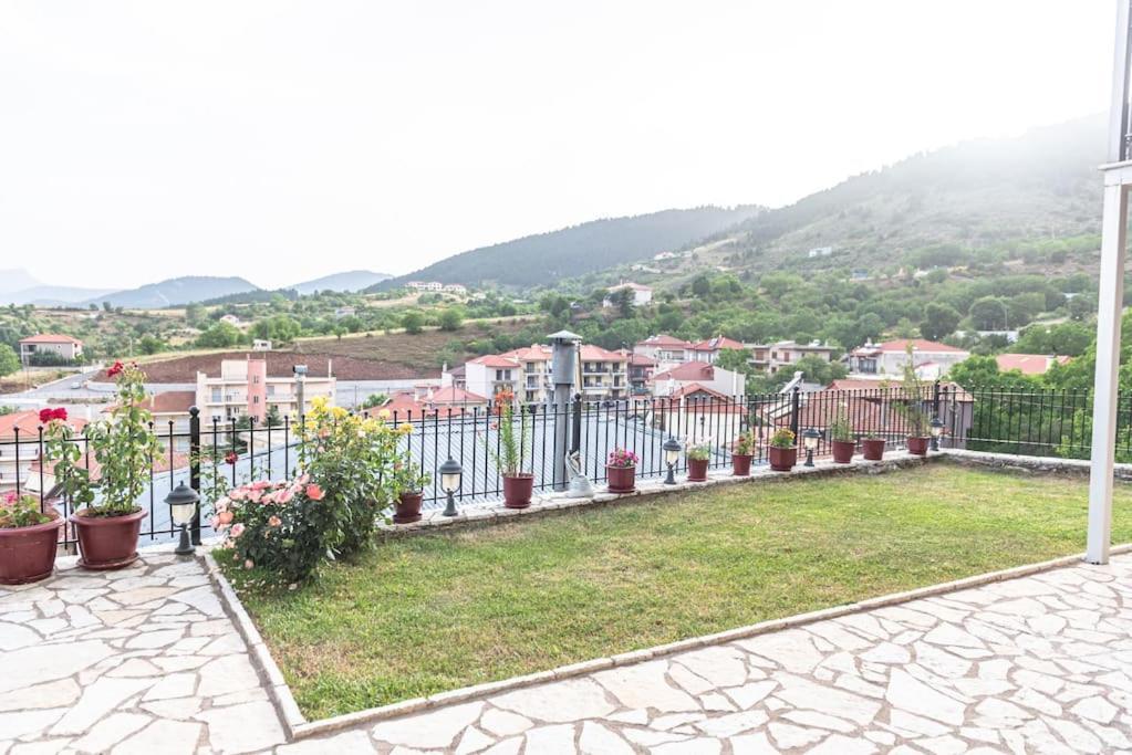 Appartamento Dimitri'S Mountain House Karpenísion Esterno foto