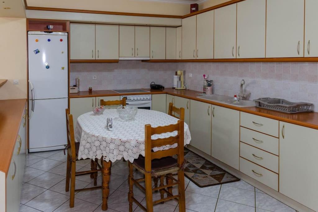 Appartamento Dimitri'S Mountain House Karpenísion Esterno foto