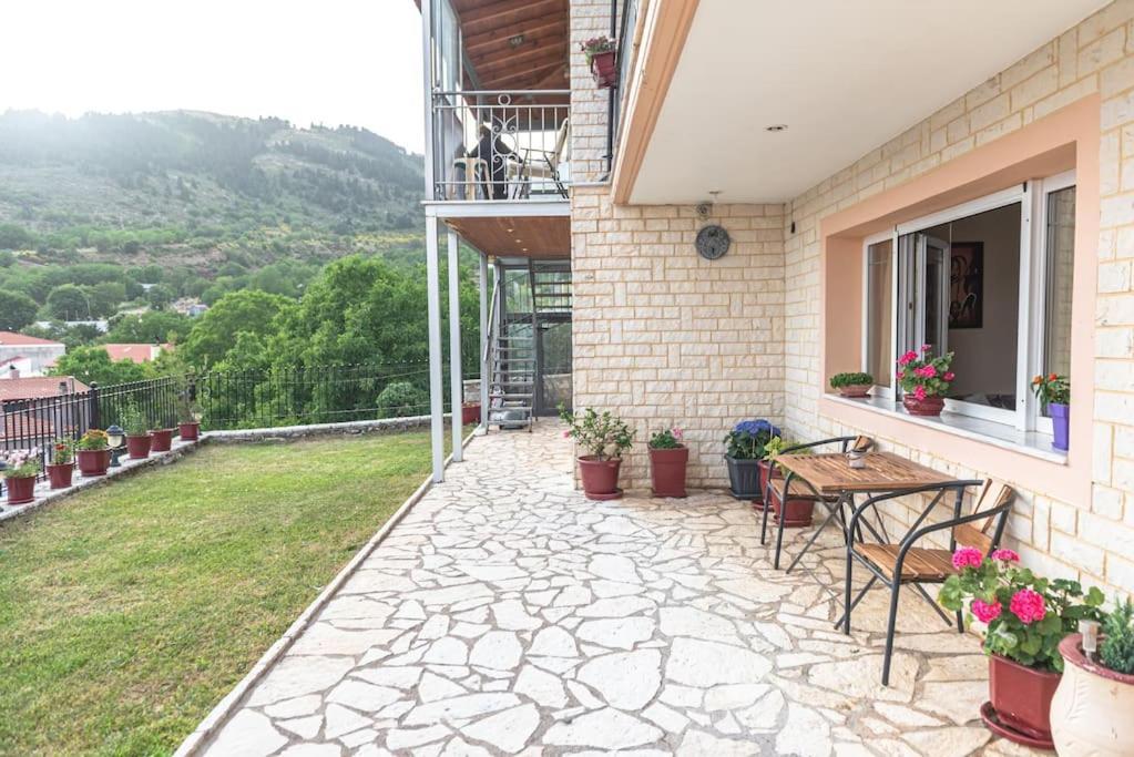 Appartamento Dimitri'S Mountain House Karpenísion Esterno foto